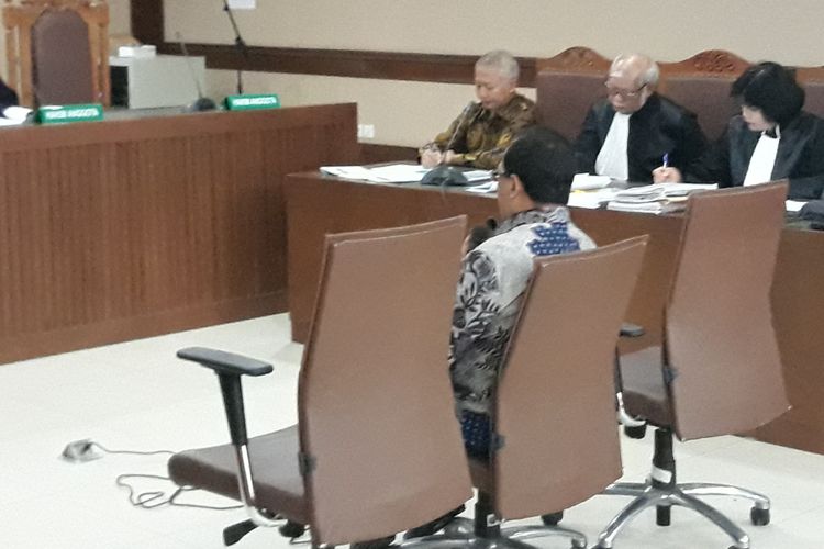 Menteri Perhubungan Budi Karya Sumadi menjadi dalam sidang kasus korupsi mantan Dirjen Hubla, Antonius Tonny Budiono di Pengadilan Tipikor Jakarta, Rabu (28/3/2018).