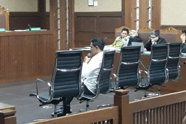 Ajudan Bupati Bener Meriah, Muyassir saat bersaksi di Pengadilan Tipikor Jakarta, Senin (1/10/2018).