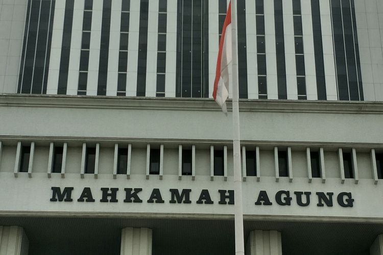 Gedung Mahkamah Agung, Jalan Medan Merdeka Utara Nomor 9, Jakarta Pusat, Senin (16/4/2018). Kompas.com