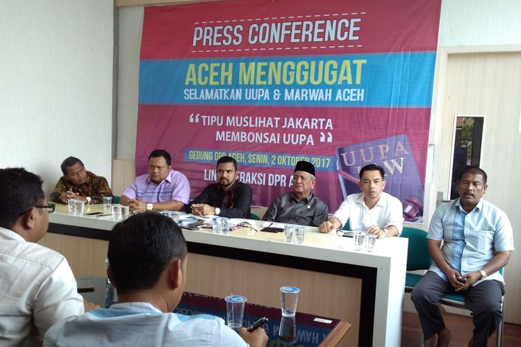 Tujuh fraksi di DPR Aceh menggelar konferensi pers menolak UU Pemilu Nomor 7/2017 dan melanjutkan gugatan di Mahkamah Konstitusi
