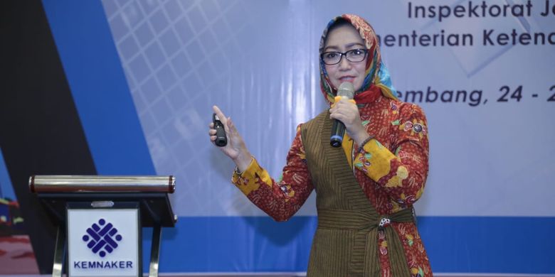 Pelaksana Tugas Inspektur Jenderal (Plt  Irjen) Kemnaker, Estiarty Haryani, saat membuka Rapat Koordinasi Pengawasan Inspektorat Jenderal di Palembang, Rabu (24/4/2019).