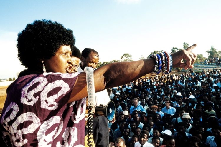 Winnie Madikizela-Mandela. Gambar ini diambil pada 13 April 1986 (AFP/Gideon Mendel)