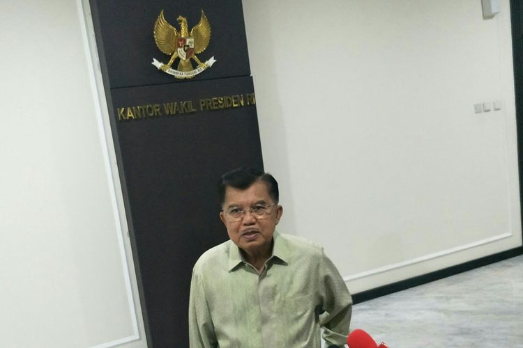 Wapres Jusuf Kalla di Kantor Wakil Presiden, Jakarta