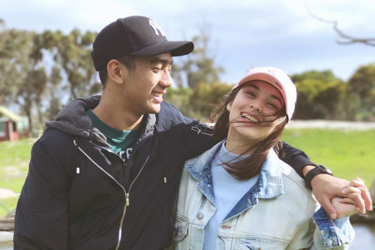 Artis peran Chelsea Islan dan Daffa Wardhana, putra Marini Zumarnis.