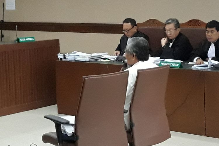 Gubernur nonaktif Sulawesi Tenggara Nur Alam di Pengadilan Tipikor Jakarta, Rabu (28/2/2018).