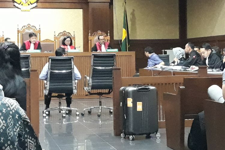 Staff AirAsia Dwi Hendro Wibowo bersaksi di Pengadilan Tipikor Jakarta, Kamis (13/12/2018).