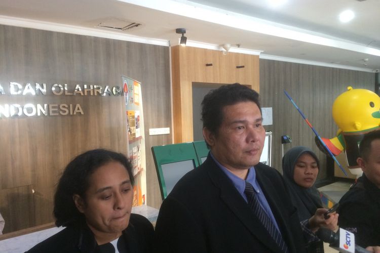 Kuasa hukum Roy Suryo, Tigor Simatupang usai bertemu dengan perwakilan Kemenpora Kepala Bagian Hukum Yusuf Suparman di Kantor Kemenpora, Jakarta, Senin (17/9/2018) siang.