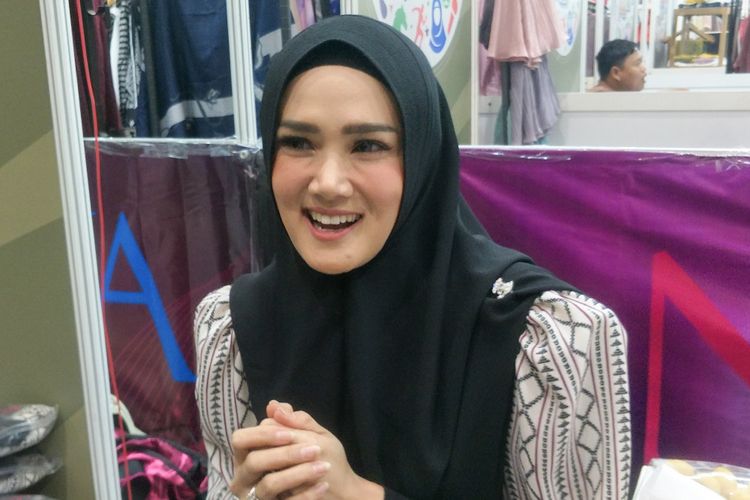 Mulan Jameela hadir dalam Hijrah Fest 2018 di Jakarta Convention Center, Kompleks Gelora Bung Karno, Jakarta Pusat, Jumat (9/11/2018).