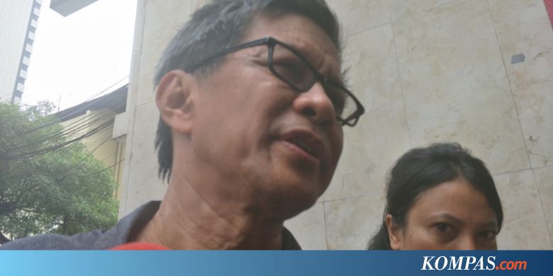 Rocky Gerung Akui Berkicau soal Wajah Lebam Ratna Sarumpaet