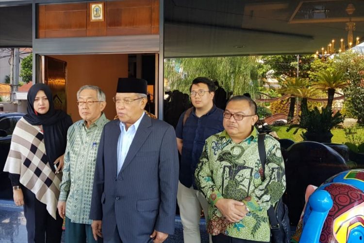 Ketua umum PBNU Said Aqil Siradj berkunjung ke kediaman tokoh Tionghoa di Surabaya, Jumat (19/4/2019)