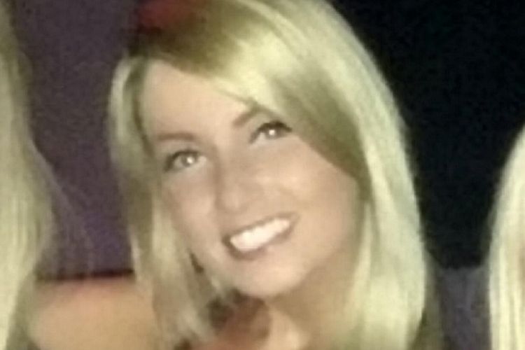 Rebecca Brok, remaja prempuan dari Inggris, tewas setelah lima kemasan pil ekstasi meledak di dalam perutnya di Ibiza, Spanyol, pada September 2015.