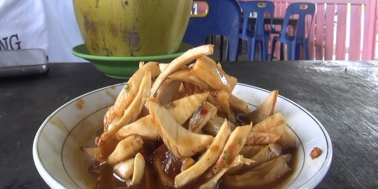 Rujak U Groh alias Rujak Batok Kelapa, rujak khas di kawasan Indrapuri Kabupaten Aceh Besar