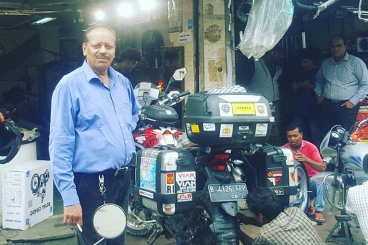 Sepeda motor Viar Vortex 250 yang dipakai Gunadi menuju Himalaya Gunadi saat servis ringan di salah satu bengkel di New Delhi, India.