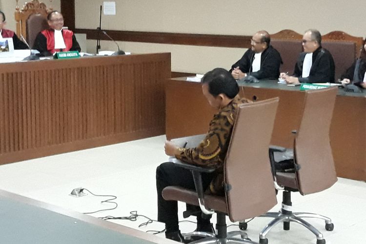 Panitera pengganti PN Jakarta Selatan, Tarmizi, dituntut 6 tahun penjara di Pengadilan Tipikor Jakarta, Kamis (8/2/2018).
