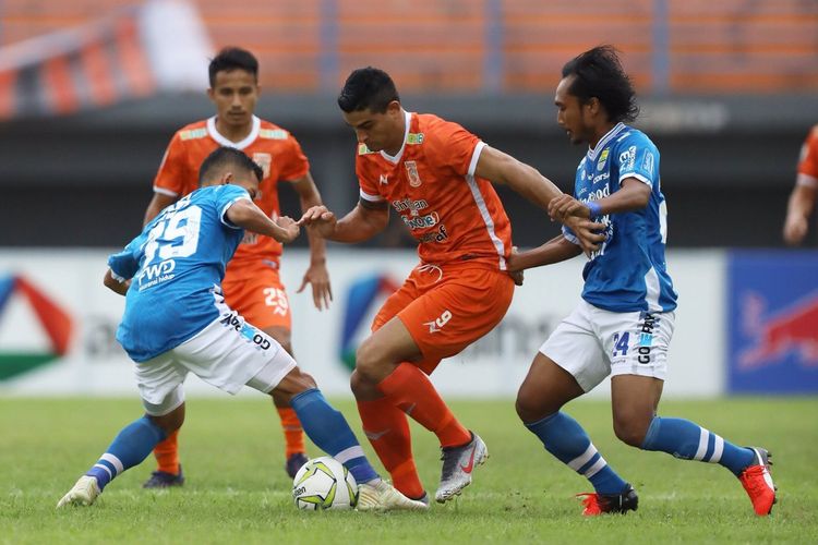 Pertandingan babak 8 besar Piala Indonesia antara Pusamania Borneo FC dan Persib Bandung, di Stadion Segiri, Samarinda, Kalimantan Timur, Rabu (25/4/2019).