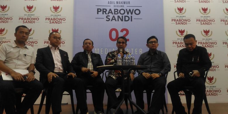Para Wakil ketua BPN saat konferensi pers di Media Center, Jalan Sriwijaya, Jakarta Selatan, Sabtu (6/4/2019). 