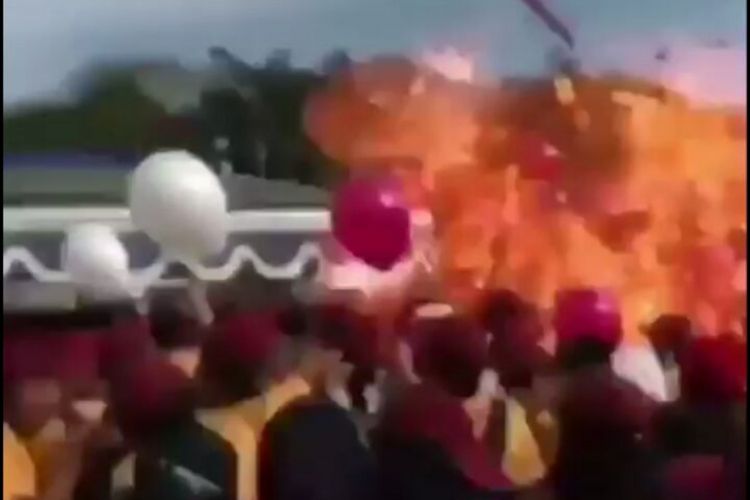 Sejumlah balon berisi gas helium meletus di Universitas Muhammadiyah Malang (UMM) dan melukai 15 mahasiswa, Sabtu (7/10/2017)