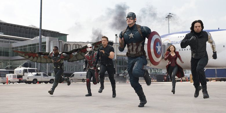 Aktor asal Amerika Serikat Chris Evans berperan sebagai Captain Amerika dalam film Captain America: Civil War (2016).