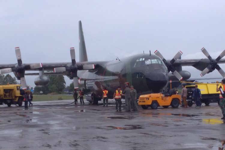 satu dari empat Hercules C-130 milik pemerintah Indonesia bertolak dari Lanud Sultan Iskandar Muda, Aceh Besar,  ke Bangladesh, Kamis sore (14/9/2017). Pesawat ini membawa bantuan kemanusiaan untuk disalurkan kepada pengungsi Rohingya di Bangladesh.