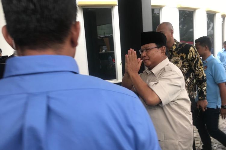 Capres nomor urut 02 Prabowo Subianto saat mendatangi Kantor DPP PKS di Jalan TB Simatupang, Pasar Minggu, Jakarta Selatan, Rabu (8/5/2019).