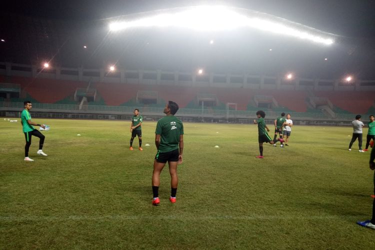 Latihan perdana timnas Indonesia jelang laga penyisihan grup G Pra Piala Dunia 2022 di Stadion Pakansari, Cibinong, Kabupaten Bogor, Kamis (22/8/2019) petang.