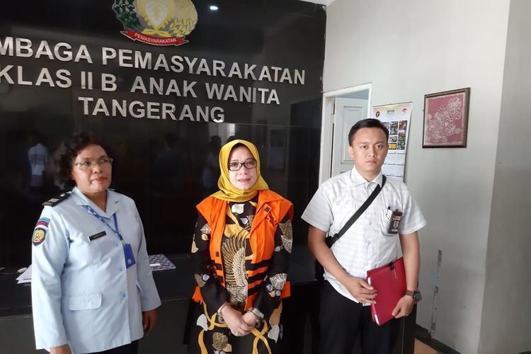Komisi Pemberantasan Korupsi (KPK) mengeksekusi mantan Wakil Ketua Komisi VII DPR Eni Maulani Saragih ke Lembaga Pemasyarakatan Klas II B Anak Wanita Tangerang.