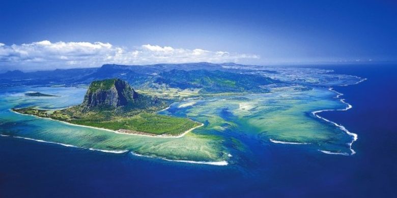 underwater waterfall