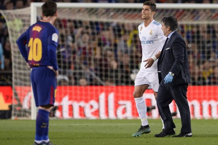 Cristiano Ronaldo mengalami cedera pada laga El Clasico antara Barcelona dan Real Madrid di Camp Nou, 6 Mei 2018.