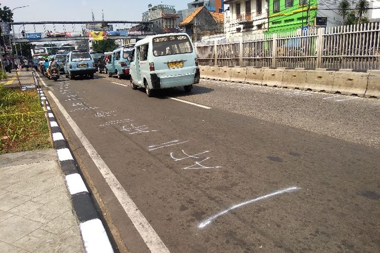 Coretan lapak PKL musiman di malam takbir yang dilakukan oknum tak bertanggung jawab mulai muncul di kawasan Jatinegara, Kamis (14/6/2018)