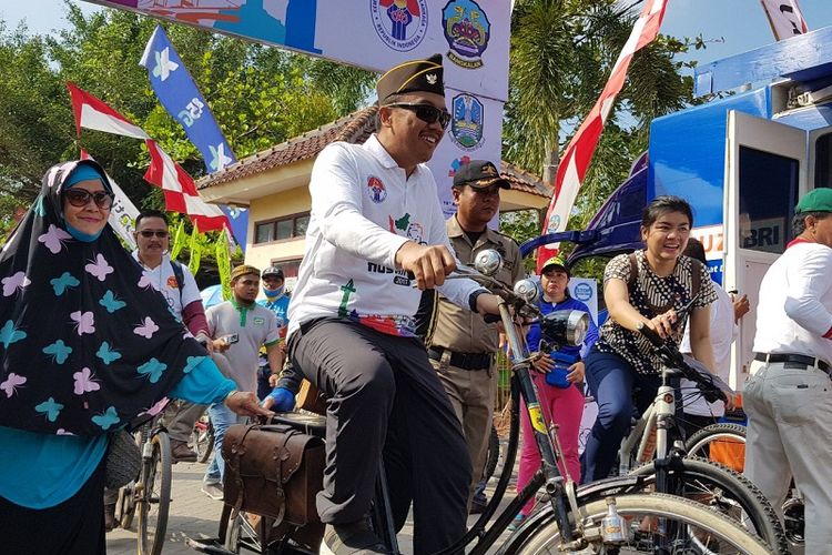 Menteri Pemuda dan Olahraga (Menpora) Imam Nahrawi mengikuti kegiatan Gowes Pesona Nusantara (GPN) di kampung halamannya, Bangkalan, Madura, Jawa Timur, Minggu (27/8/2017).