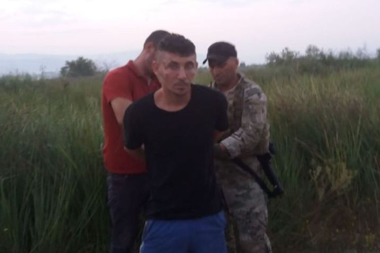 Ridvan Zykaj (24), pelaku pembunuhan delapan orang anggota keluarga menggunakan senapan AK-47, ditangkap setelah sempat dilakukan pencarian oleh kepolisian Albania selama 12 jam.