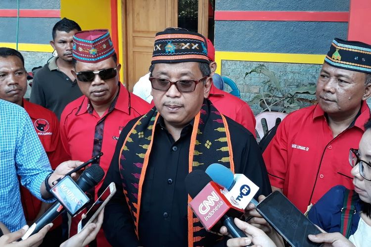 Sekjen PDI Perjuangan Hasto Kristiyanto di Labuan Bajo, NTT, Selasa (10/4/2019).