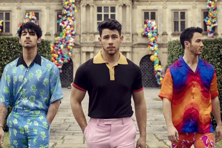 Joe, Nick, dan Kevin Jonas, tiga bersaudara yang tergabung dalam grup band Jonas Brothers.