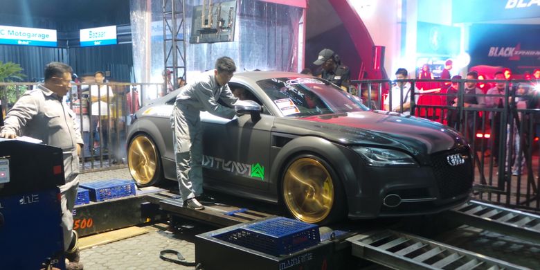 Final Blackauto Battle 2017 di Bandung kedatangan langsung Todd Lewis, Technical Director dari Mainline Dynolog
Australia, untuk arena perang mesin di Blackauto Dynotest.