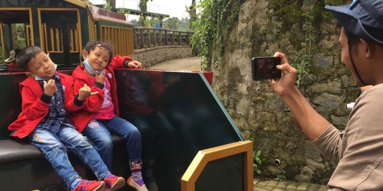 Belasan anak kecil Rabu (7/2/2018) pagi silam mengikuti Cheerful Trip di Kota Mini, Pasar Apung di Lembang, Bandung Jawa Barat.