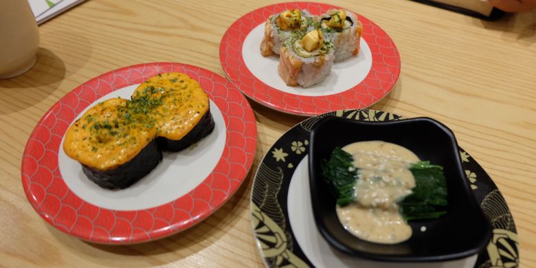 Volcano, horenzo goma mayo, dan chikuea cheese roll, hidangan favorot di Tom Sushi.