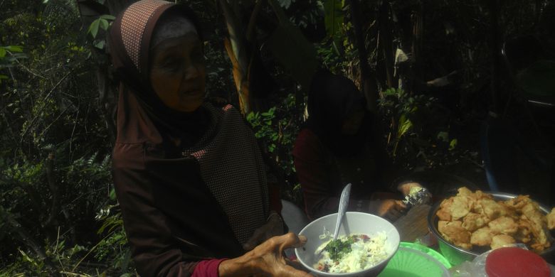 Tukilah dan dawet sambel buatannya.