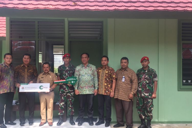 Penyerahan bantuan Rumah Conwood dari PT Conwood Indonesia ke Group 1 Kopassus di Serang, Banten, Selasa (6/3/2018).