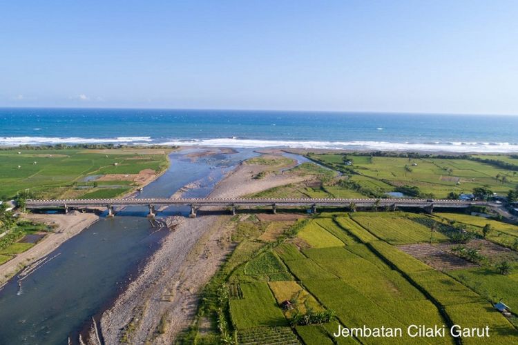 Jalur pantai selatan (pansela) Jawa.