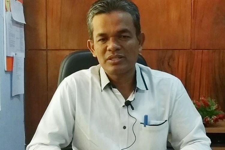 Suhardi Soud Ketua KPU NTB, saat dimintai keterangan terakai foto cantik DPD Evi Apita Maya Selasa (16/7/2019)