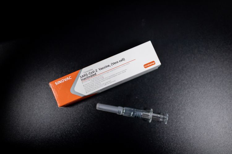 Satu paket vaksin eksperimental untuk Covid-19 di Quality Control Laboratory di the Sinovac Biotech, Beijing, China. Gambar diambil pada 29 April 2020. 