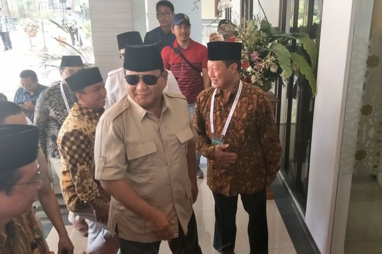 Calon presiden nomor urut 02 Prabowo Subianto menghadiri Rapat Kerja Nasional (Rakernas) Lembaga Dakwah Islam Indonesia (LDII) di Pondok Pesantren Minhajurrosyidin Pondok Gede, Jakarta Timur, Kamis (11/10/2018).