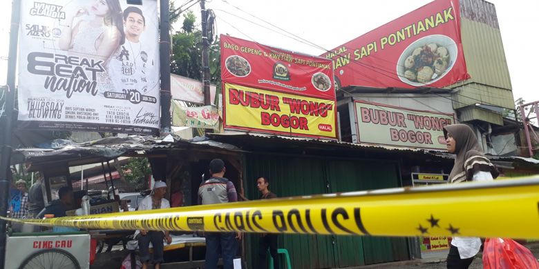 Garis polisi dipasang di lokasi insiden keributan yang berujung tertembaknya seorang kader Partai Gerindra bernama Fernando Alan Joshua Wowor, di tempat hiburan malam Lips Club Bogor, Sabtu (20/1/2018). 