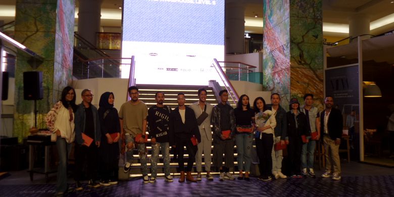 Sejumlah desainer dan label yang akan berpartisipasi dalam gelaran Plaza Indonesia Mens Fashion Week 2018 seusai menggelar konferensi pers, Rabu (19/9/2018).