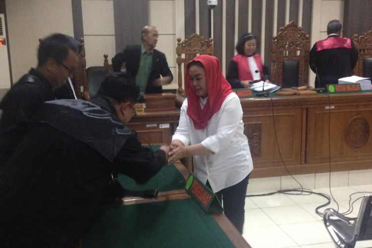 Bupati Klaten non aktif Sri Hartini dituntut 12 tahun penjara dalam sidang di Pengadilan Tipikor Semarang, Senin (28/8/2018).