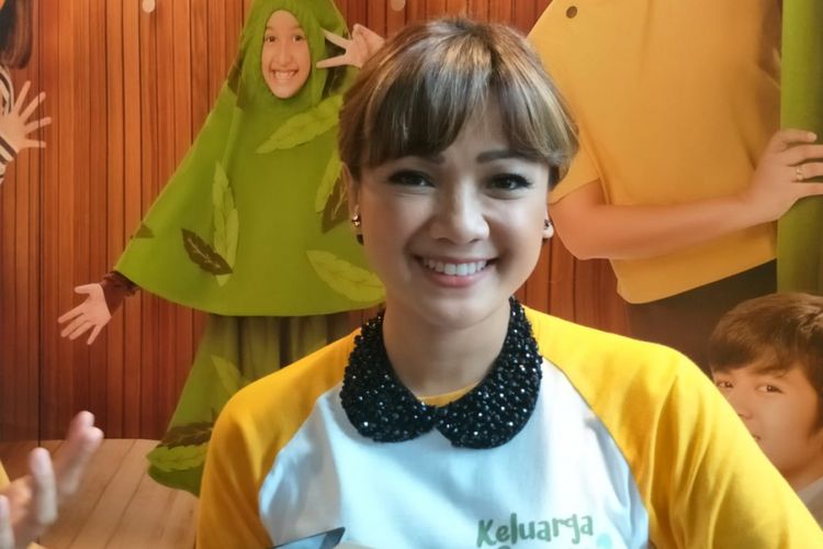 Nirina Zubir saat jumpa pers syukuran 1 Juta Penonton Film Keluarga Cemara di kawasan Kemang, Jakarta Selatan, Senin (14/1/2019).