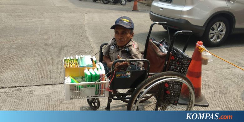 Penyandang Disabilitas yang Jualan Tisu Ini Inginkan Kursi Roda Elektrik