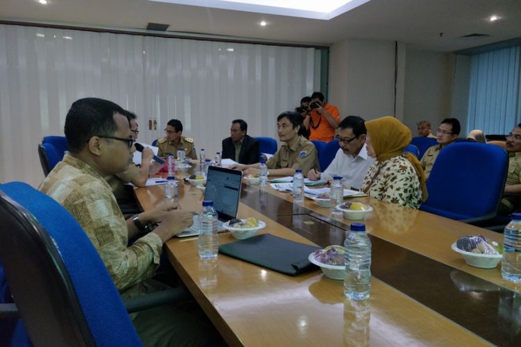 Wakil Gubernur DKI Jakarta Sandiaga Uno saat memimpin rapat road to WTP Pemprov DKI, Senin (11/12/2017).
