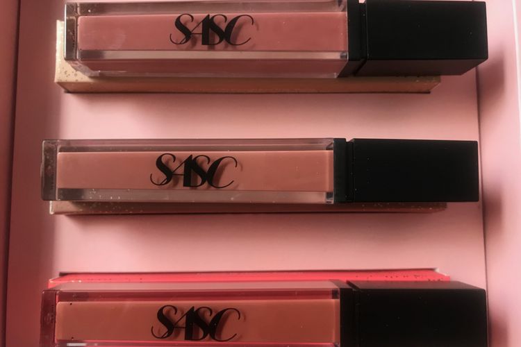 Koleksi lipstik Lip Shine dari SASC.