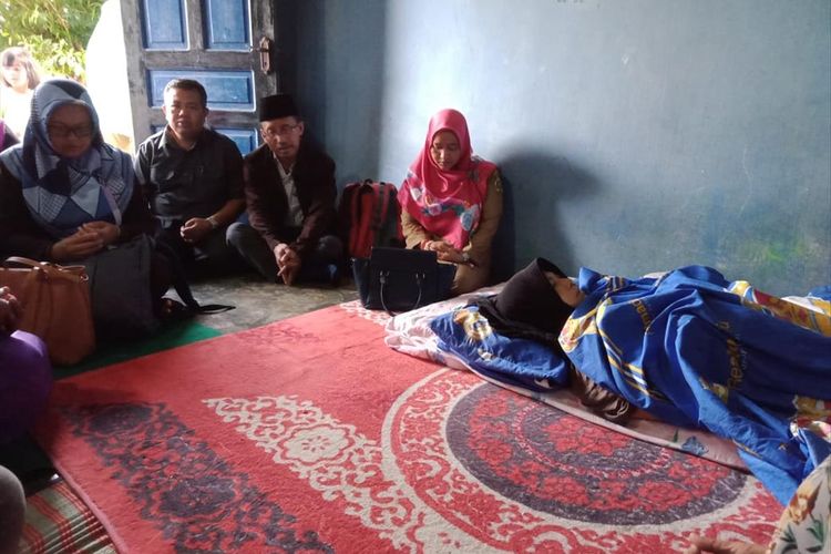 Ariyanti dibawa ke RSUD Muhammad Sani setelah dirinya mendadak diserang demam tinggi dan sesak nafas.
